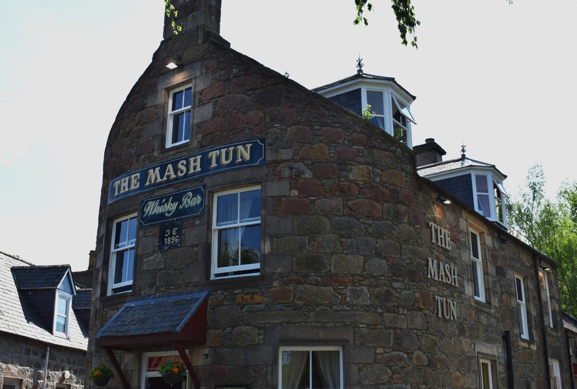 The Mash Tun Hotel Aberlour Exterior photo